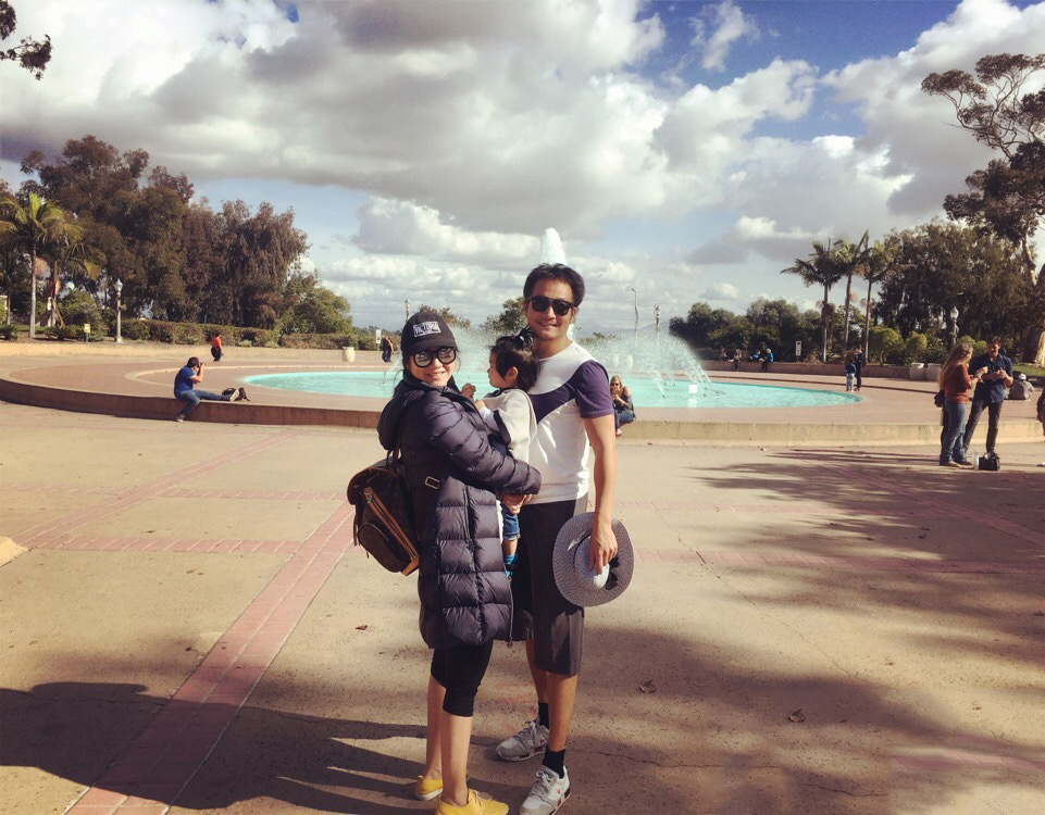 还记得《武林外传》的吕秀才吗?他娶主播娇妻儿女双全