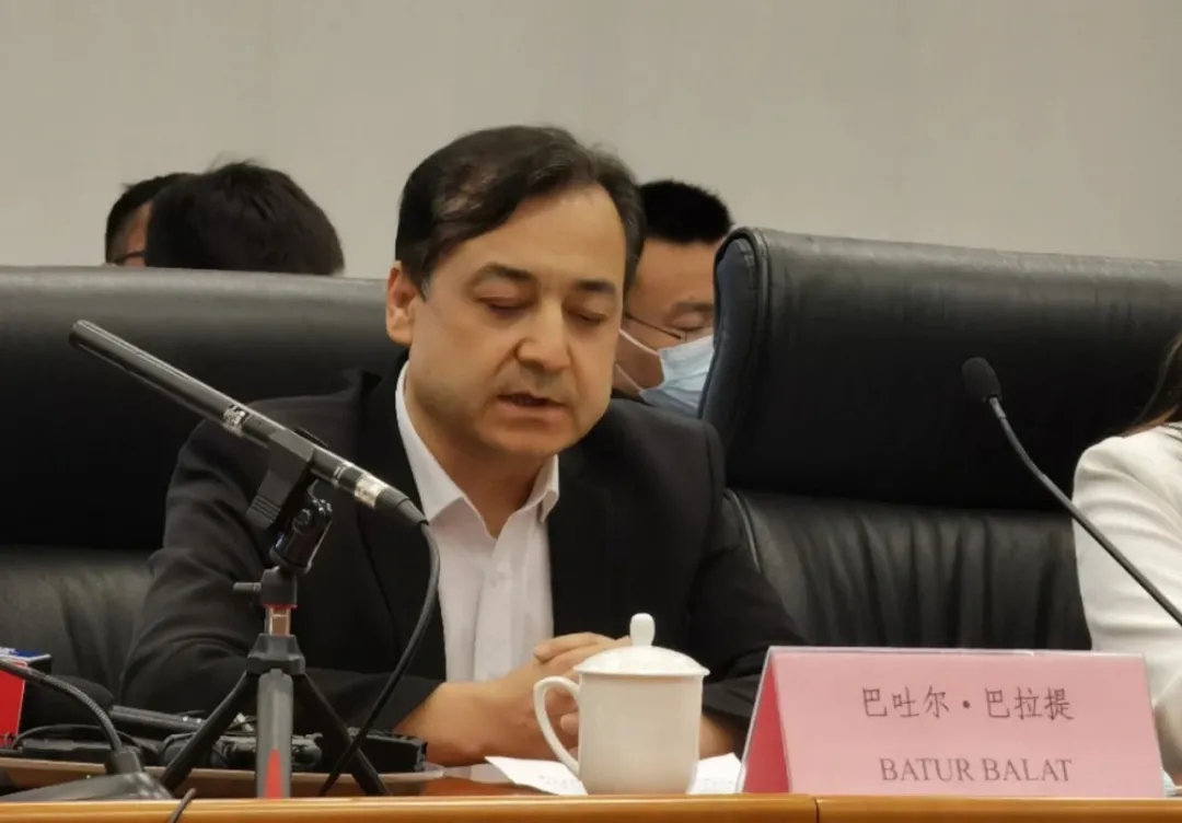 巴吐尔·巴拉提说:"文化是一个民族延续的血脉,如果政府实施文化灭绝