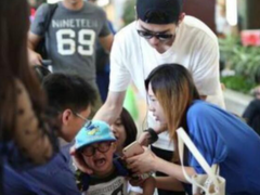 张翰在机场帮助小孩 却因为这个遭网友痛斥