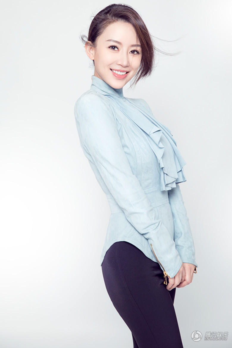 九球天后潘晓婷写真亲和力十足尽显知性美