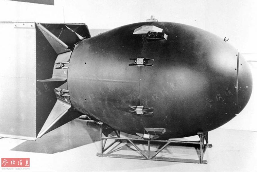 2千克钚,后被投放到长崎,是一枚采用内爆式起爆原理的钚弹,当量为2.