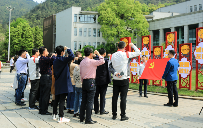 【初審】【原創】【B】重慶永川開展園區黨員職工赴中國積體電路陳列館學黨史活動_fororder_微信圖片_20210319143919