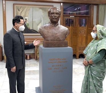 আপন আলোয় (৮) : দর্শক থাকবে নাটকের শক্তিতে, গিমিকে নয় -- আতাউর রহমান_fororder_文化3