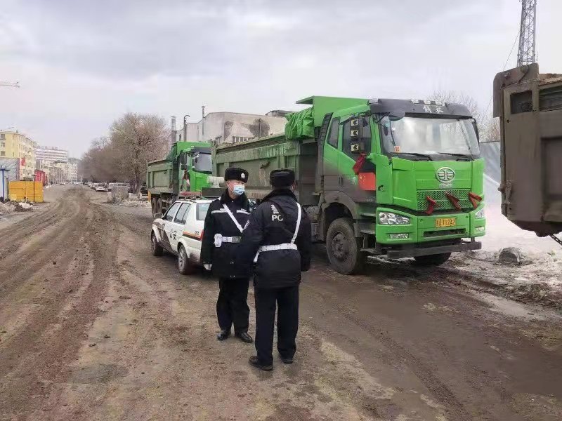 哈尔滨市平房交警大队：规范货运运输行为  维护道路交通安全_fororder_32