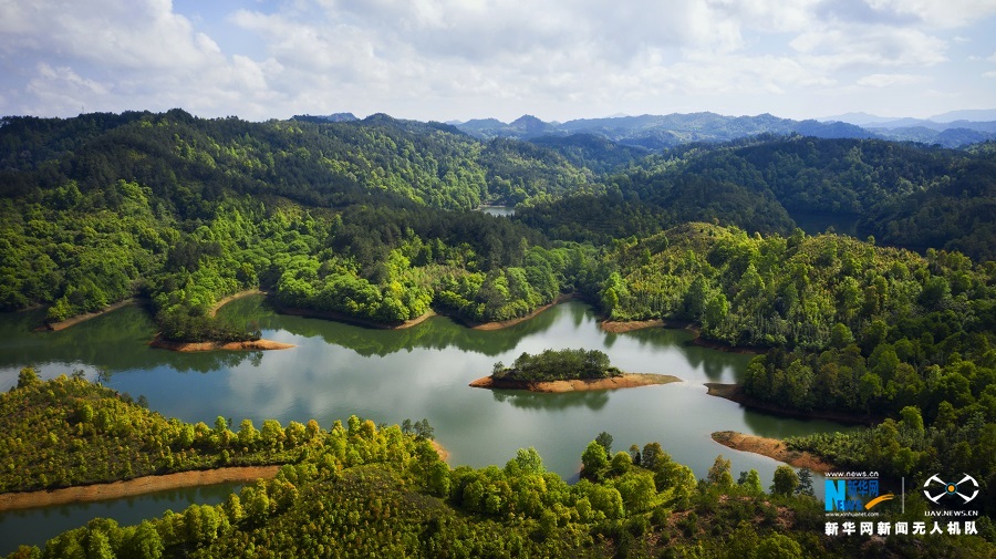 航拍江西廣昌：山青水更綠 湖光明如鏡
