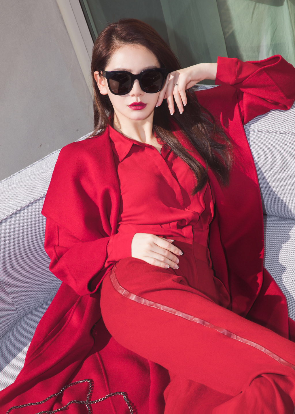戚薇米兰拍红衣写真霸气魅惑美娘攻图