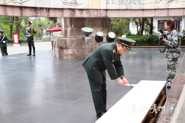 貴州遵義:清明祭英烈 老區傳軍魂
