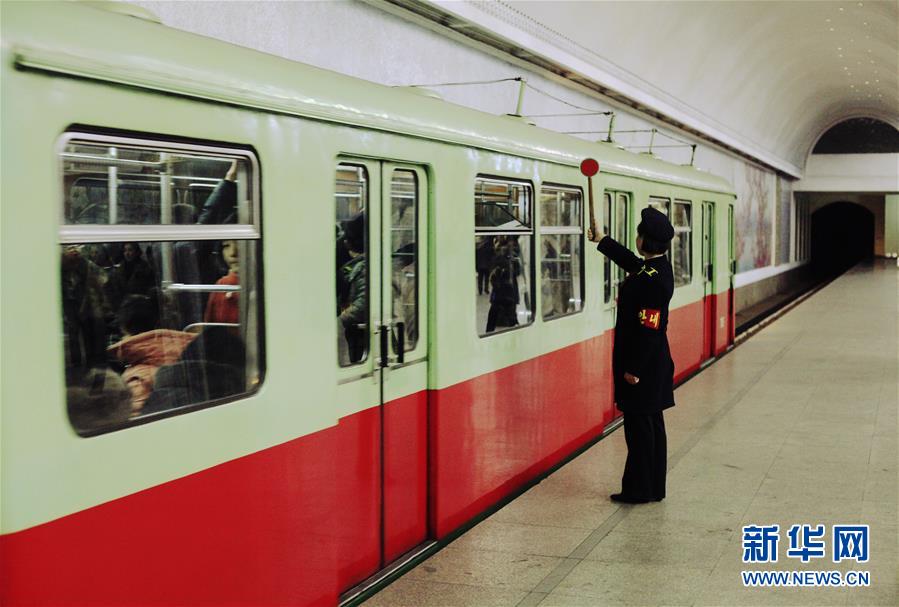 探访平壤新建造地铁列车(组图)