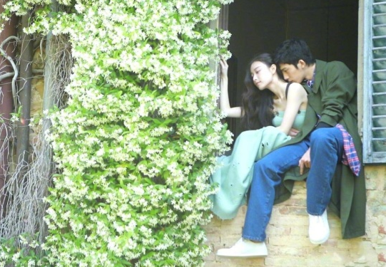 倪妮井柏然合體撒狗糧 小兩口甜蜜互動