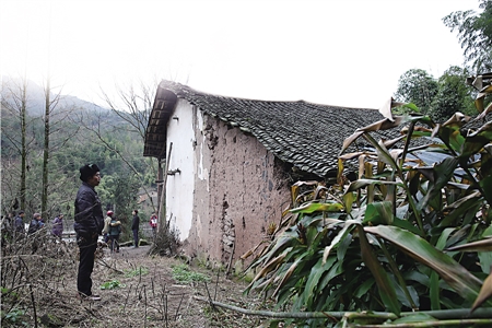 正能量:女儿被拐40年 母亲坚守土屋等候