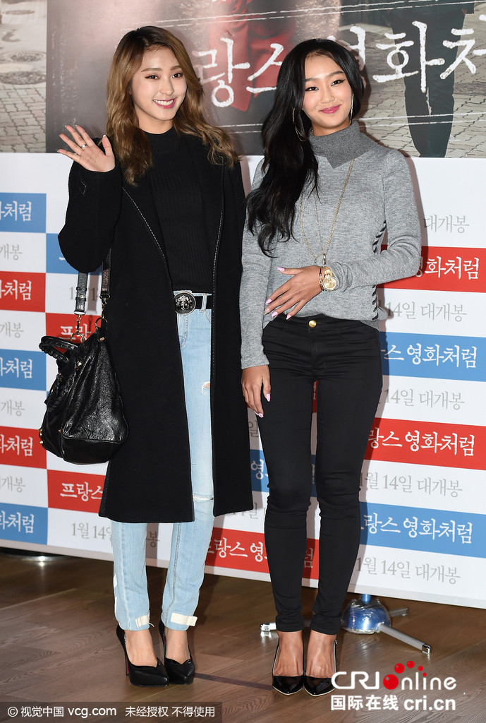 sistar孝琳宝拉助阵多顺电影首映郑丽媛时髦现身