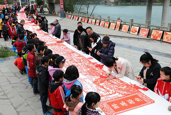 广元苍溪：唤马剪纸剪出幸福生活_fororder_唤马剪纸百米长卷