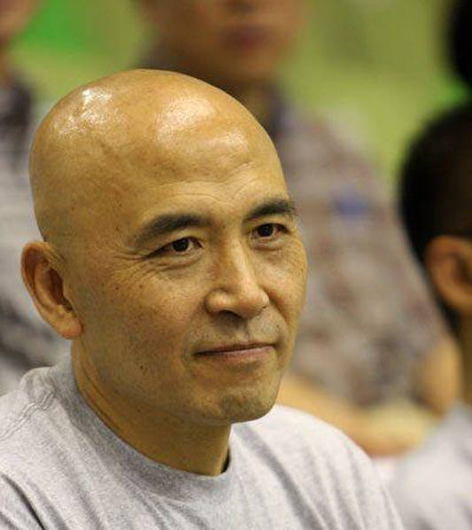 郎平力压斯科拉里获最佳教练哽咽发言引全场欢呼