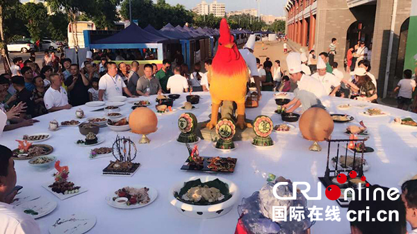 圖片默認標題 圖片默認標題_fororder_3文昌美食文化節勁爆開幕 百雞宴獨領風騷