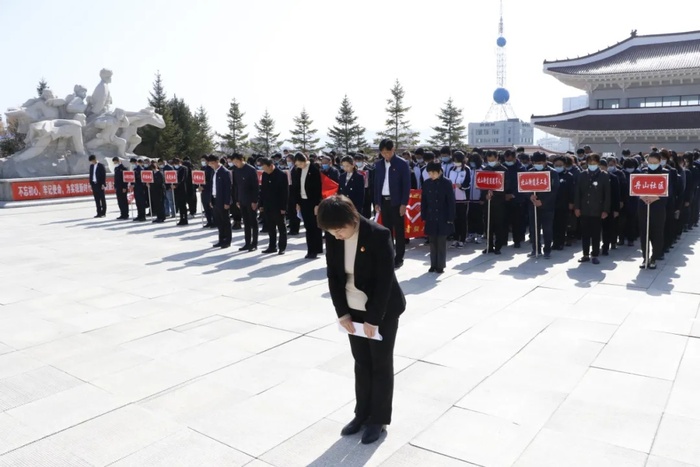 [청취자 내신] 청명절을 맞으면서 혁명렬사 릉원을 찾아_fororder_微信图片_20210401180938