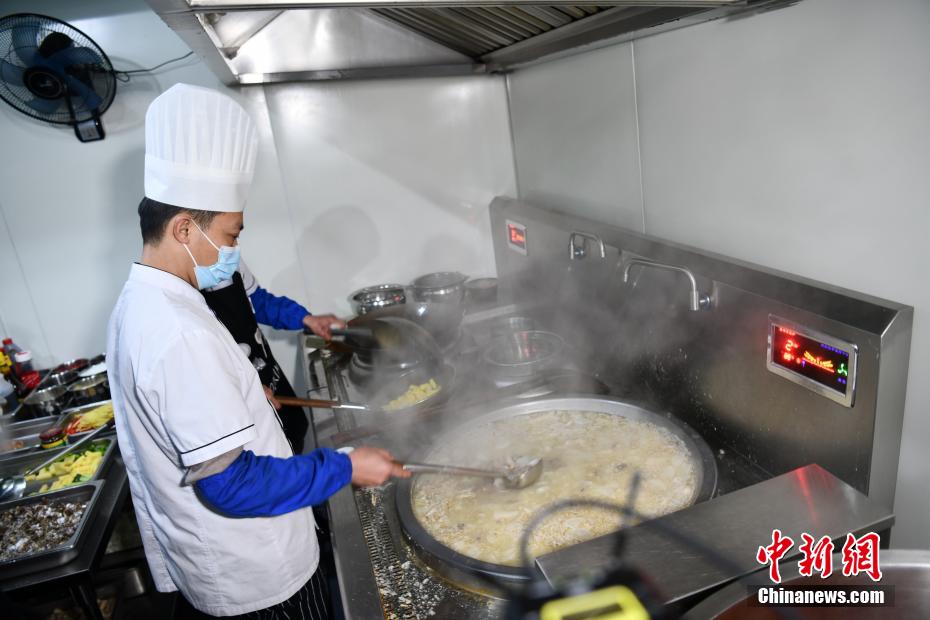 Abincin da aka dafa da naman tunkiyar Mongolia_fororder_4