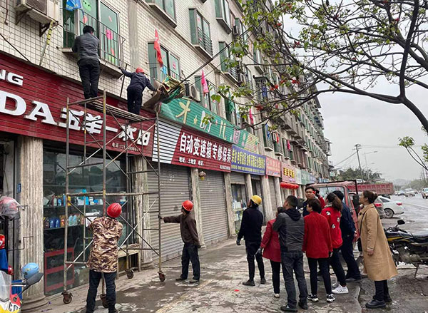 宜宾市翠屏区：开展川云中路沿线城乡环境专项整治_fororder_清理现场-供图-翠屏区城市管理局