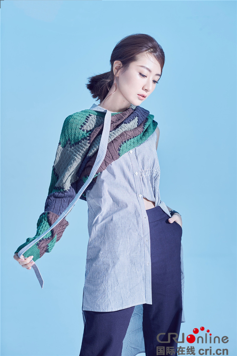 白冰登时尚杂志十月刊 戏里戏外"柔美"不是唯一