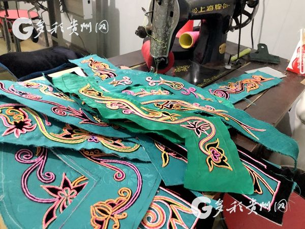 （专题）【壮丽70年·奋斗新时代】 韦波:以传统文化创新路 让布依刺绣变产业