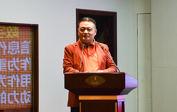 各路互联网数字经济大咖齐聚自贡 共话数字经济新未来_fororder_5专家演讲（摄影-赵丽）