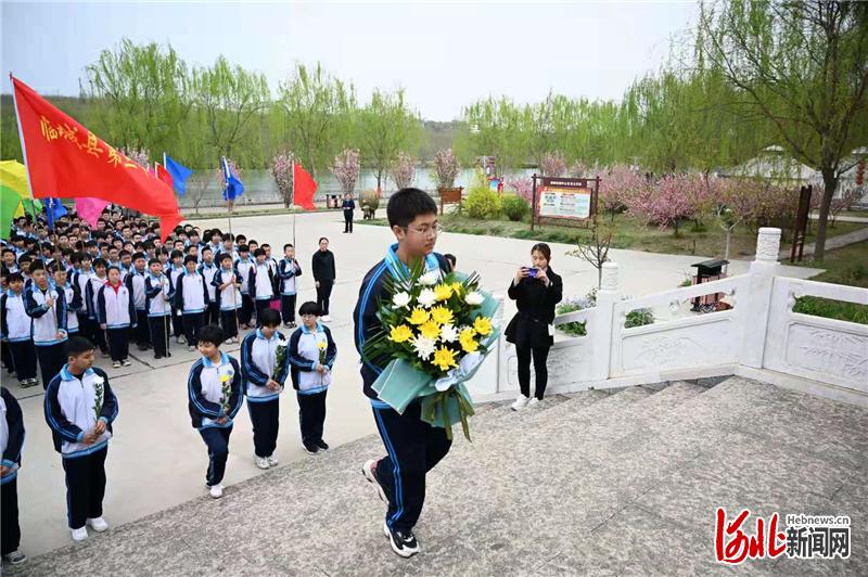 河北臨城：紀念館裏學“楷模”