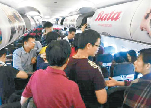 疑似中國籍女子與馬來西亞地勤爭執 致航班延誤