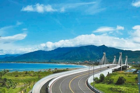 左擁大海右抱青山 屏東車城濱海景觀公路月底通車