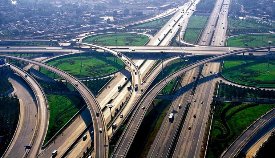 Đường cao tốc Trung Quốc tạo ra đường băng vững chắc cho tăng trưởng kinh tế