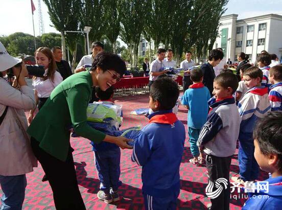 山东援疆扶贫助学捐赠在喀什举行