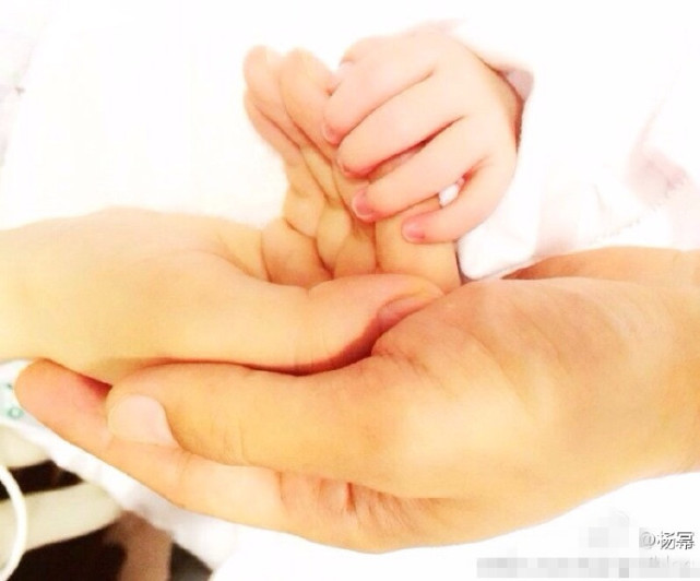 明星扎堆结婚生子首秀孩子照片非常有格调