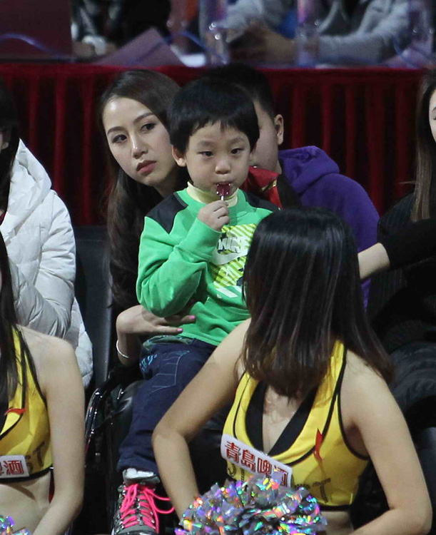 全明星温情:陈露替朱八看儿子 三疯跪地求婚