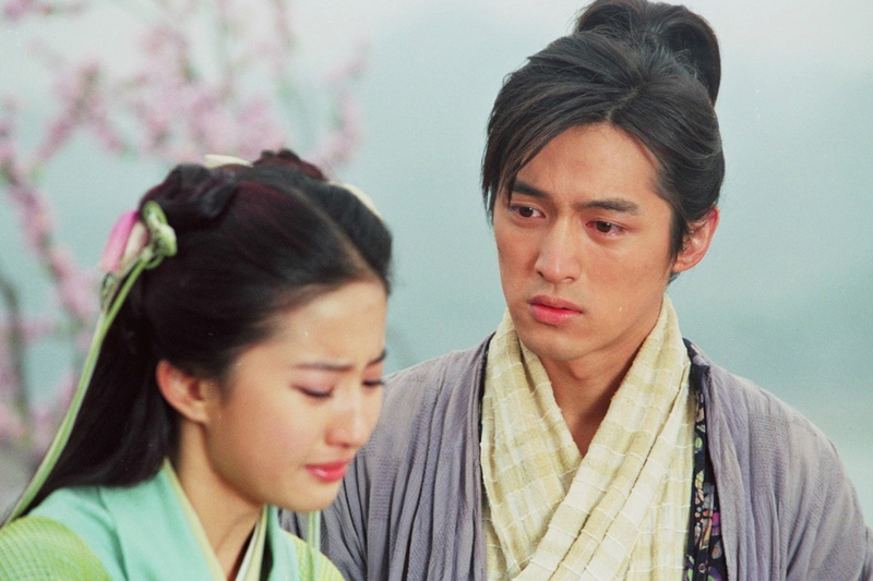 胡歌霍建华同框搭肩耍帅基情吻手秀恩爱 网友:虐哭单身狗