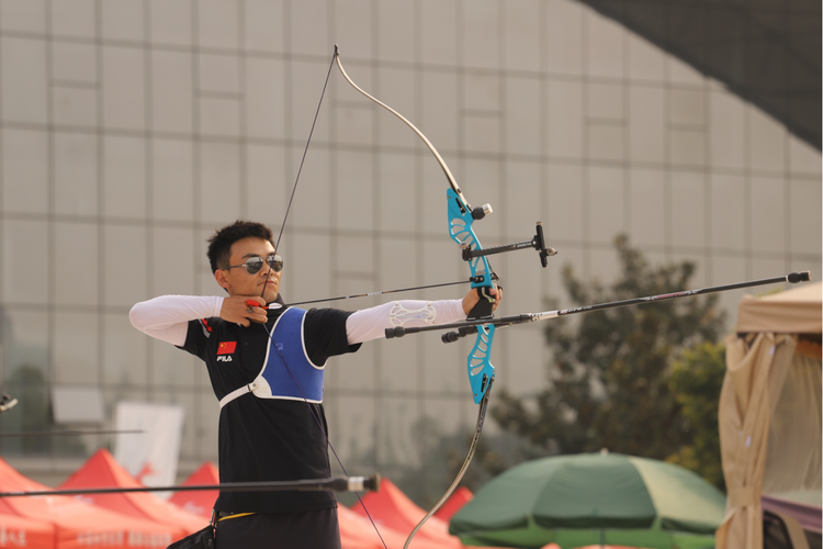 中国射箭队在成都竞逐东京奥运席位四川老将任进科射下首冠