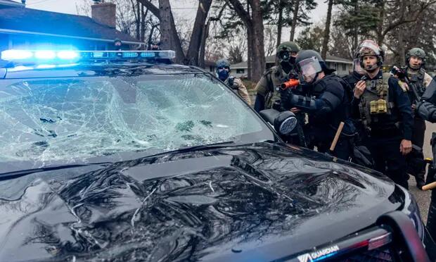明尼苏达州20岁黑人男子被警察当街击毙,抗议活动爆发
