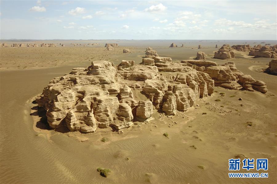 雨后敦煌雅丹壮美如画