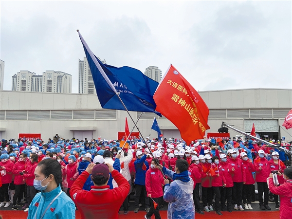 3月30日529名大连队员一起凯旋