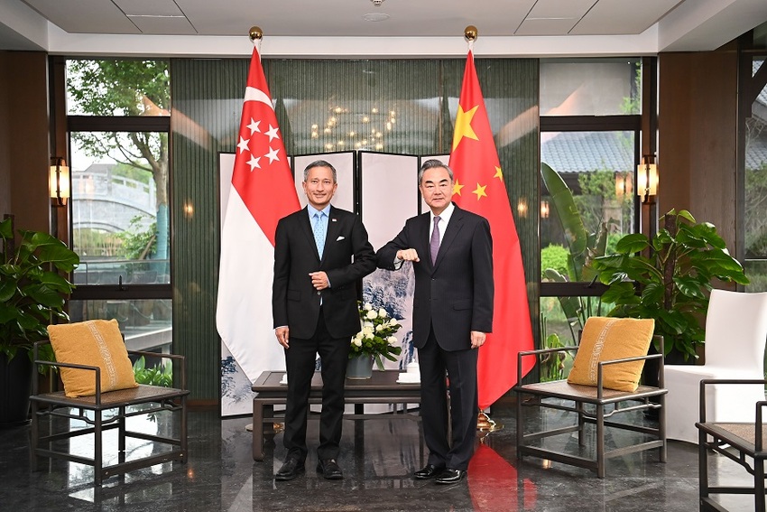 Wang Yi Adakan Pembicaraan dengan Menlu Singapura_fororder_wangyi1