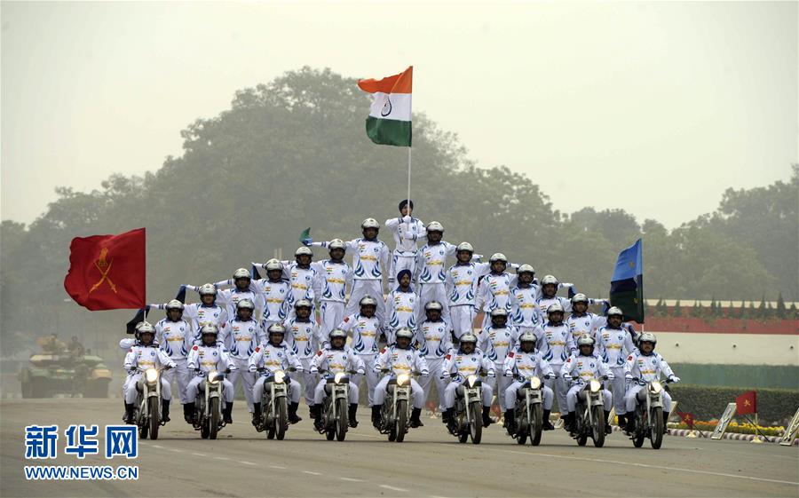 印度首都举行阅兵式庆祝建军日(组图)