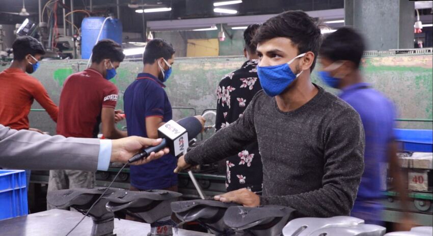 বিশেষ প্রতিবেদন: অত্যাধুনিক মেশিনে যেভাবে তৈরি হয় উন্নতমানের জুতা_fororder_C