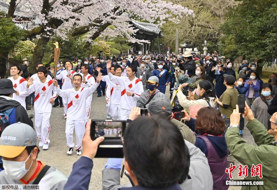 Ana mika wutar yola ta gasar wasannin Olympics ta Tokyo a kasar Japan_fororder_387194a99d524cbba762983d04e36c3f