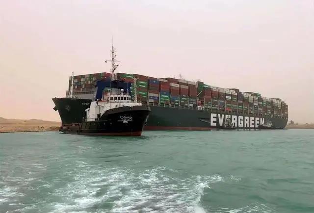 Tekun Suez Canal na Masar zai nemi diyyar sama da dala biliyan guda saboda hasarar da aka tafka a sanadin makalewar makeken jirgin ruwa_fororder_210402-Suez Canal