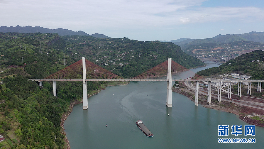 沿着高速看中国|瞰三峡库区绿水青山气象新