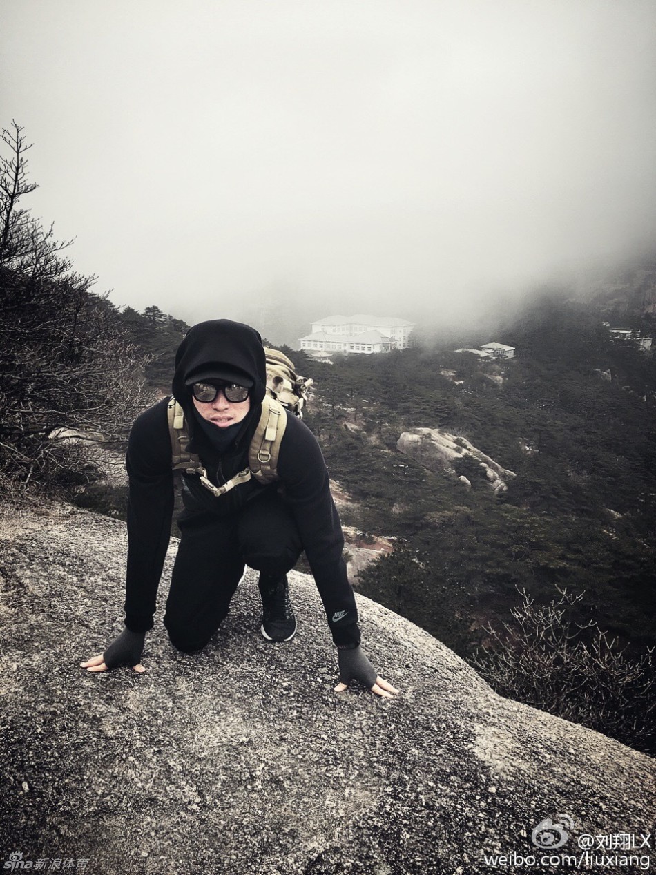 刘翔携女友腊八节登黄山