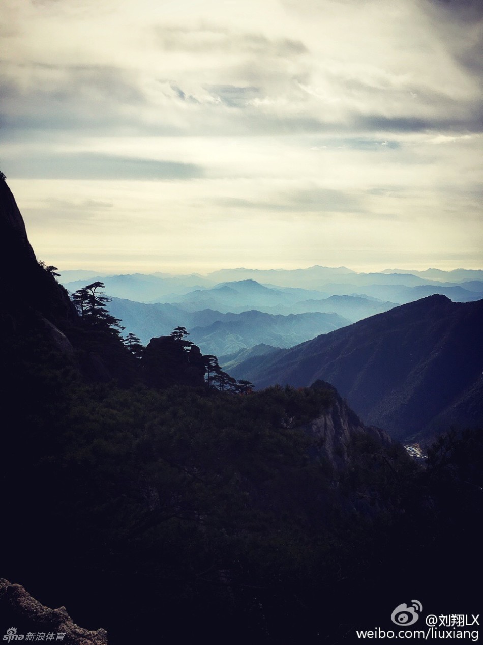 刘翔携女友腊八节登黄山