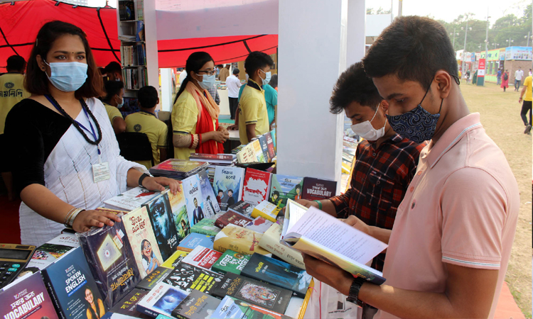 আপন আলোয় (১০) : শিল্পীর নতুন চিন্তায় কবির কবিতার নবজন্ম ঘটে_fororder_wenhua111
