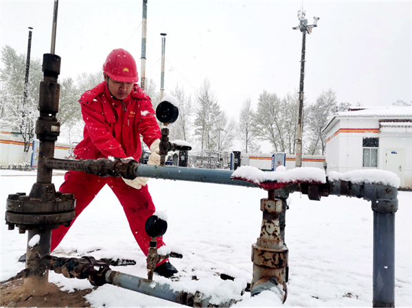（待改，先不管）长庆油田采油一厂全员抵御风雪撑起安全屏障_fororder_图片6_副本