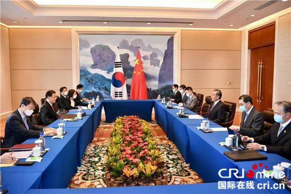 وانغ يي: الصين تؤكد استعدادها للعمل مع  سول على تعزيز الحل السياسي لقضية شبه جزيرة كوريا_fororder_04032