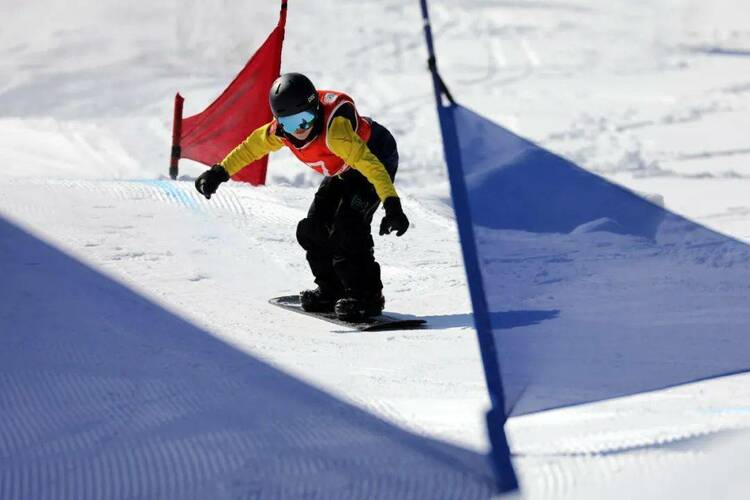 励志！全国残奥单板滑雪障碍追逐赛技惊四座