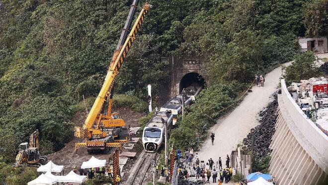 Xi Jinping, nakidalamhati sa kababayang nasawi sa pagkadiskaril ng tren sa Taiwan_fororder_874b52d98ebb4a7c8172df634db97767-1280