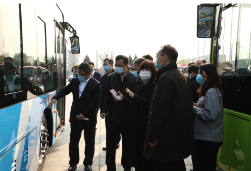 紮根首都模範區，共圓北京藍天夢——新一代歐輝新能源客車“列陣受閱”